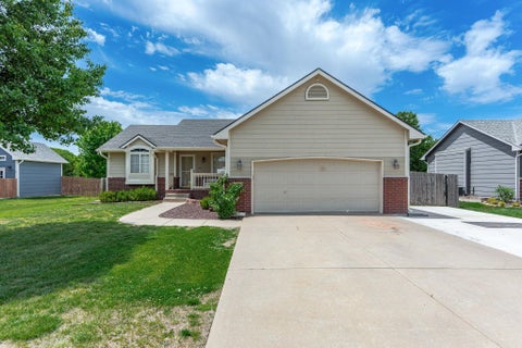 Homes For Sale - 611 Austin Ln<br/> Sedgwick, KS 67135