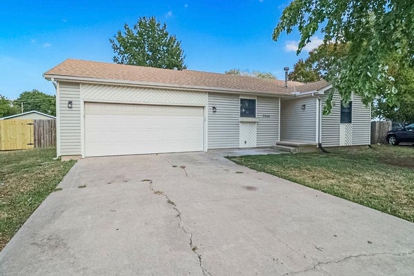 3908 S GILDA CIR, WICHITA, KS 67215 - Image 64232e793adbc735c058ca1d9fd9a30e/3349665529