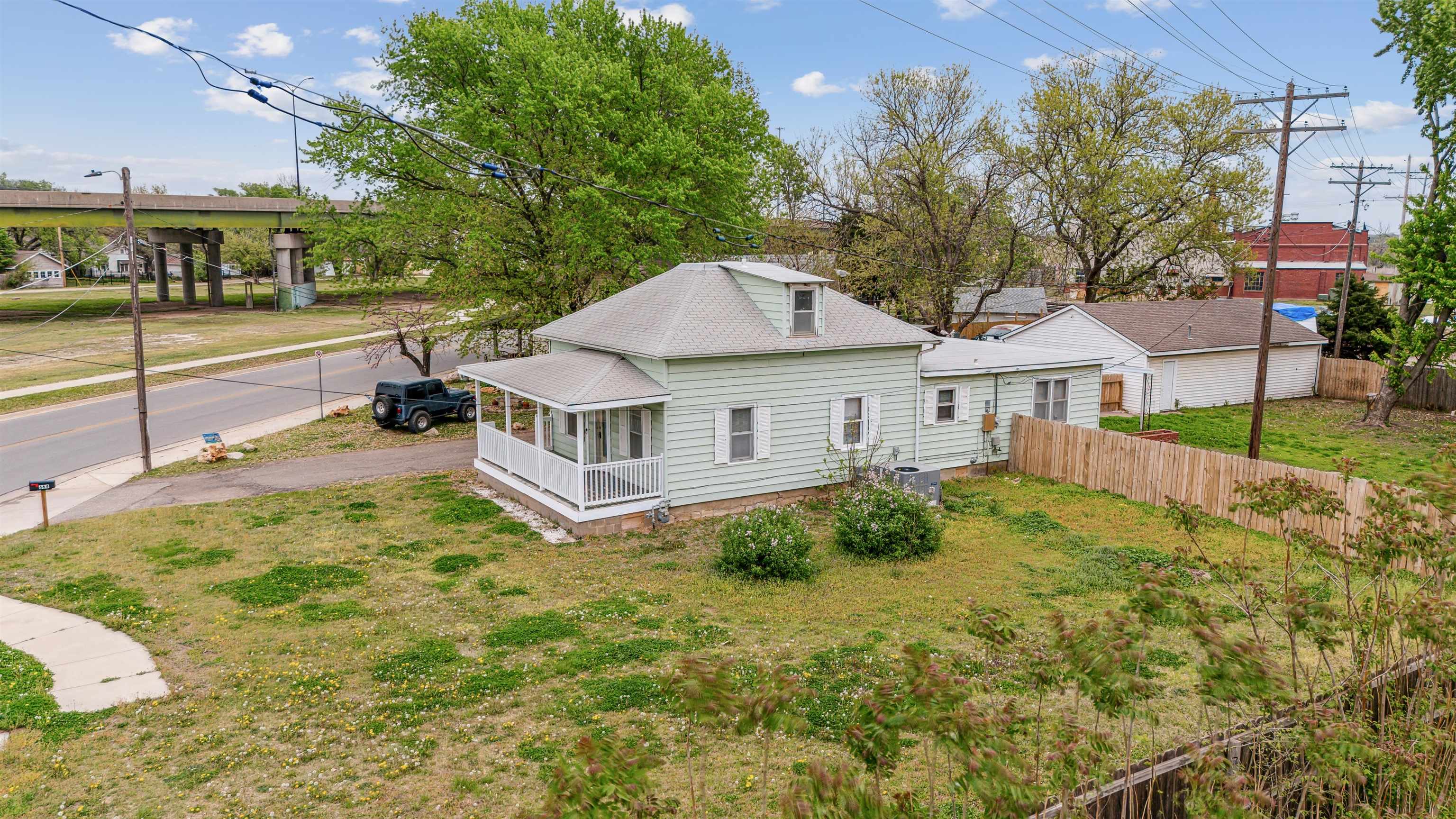 664 Santa Fe St, Augusta, Kansas image 3