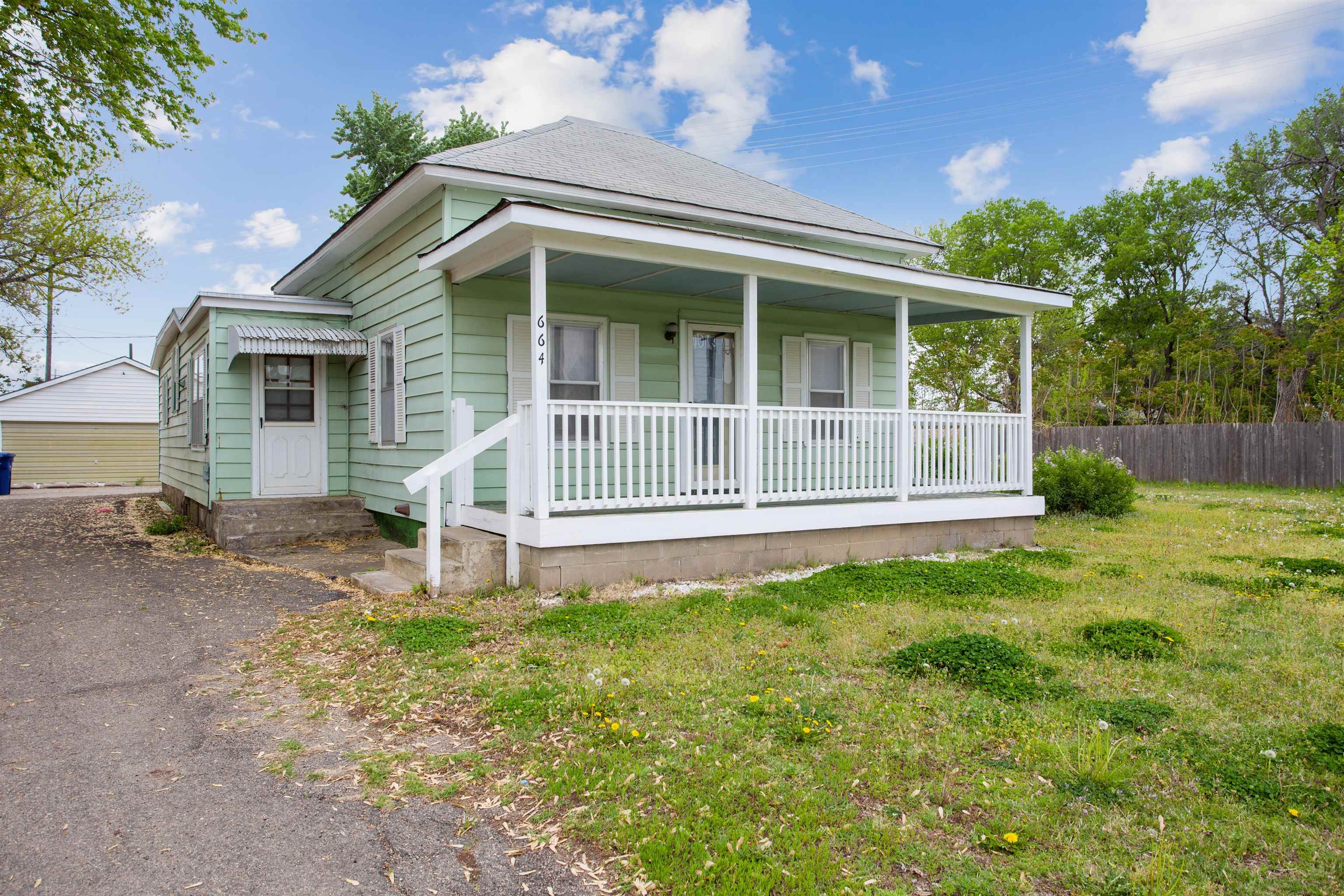 664 Santa Fe St, Augusta, Kansas image 1