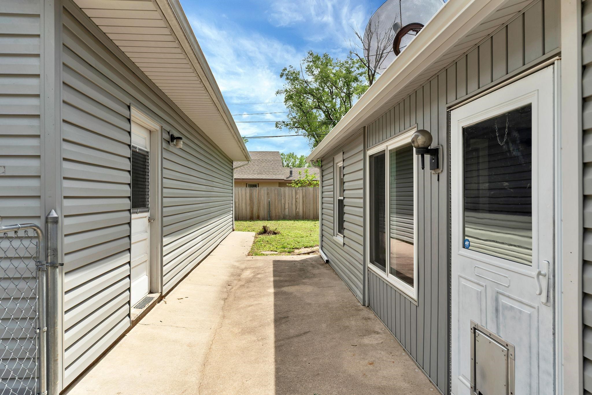 4527 W 12th St N St, Wichita, Kansas image 28