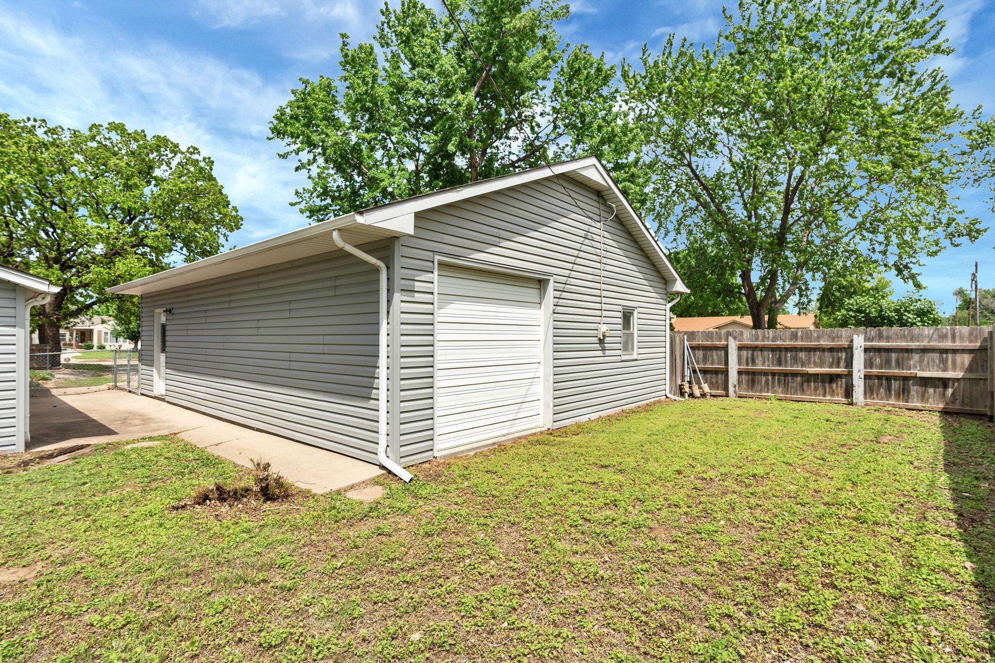 4527 W 12th St N St, Wichita, Kansas image 32