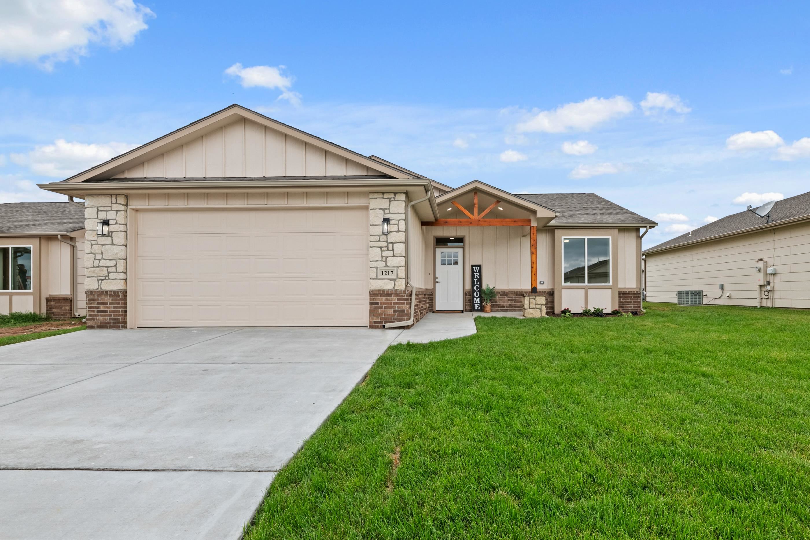 1217 E Park Glen Ct, Clearwater, Kansas image 1
