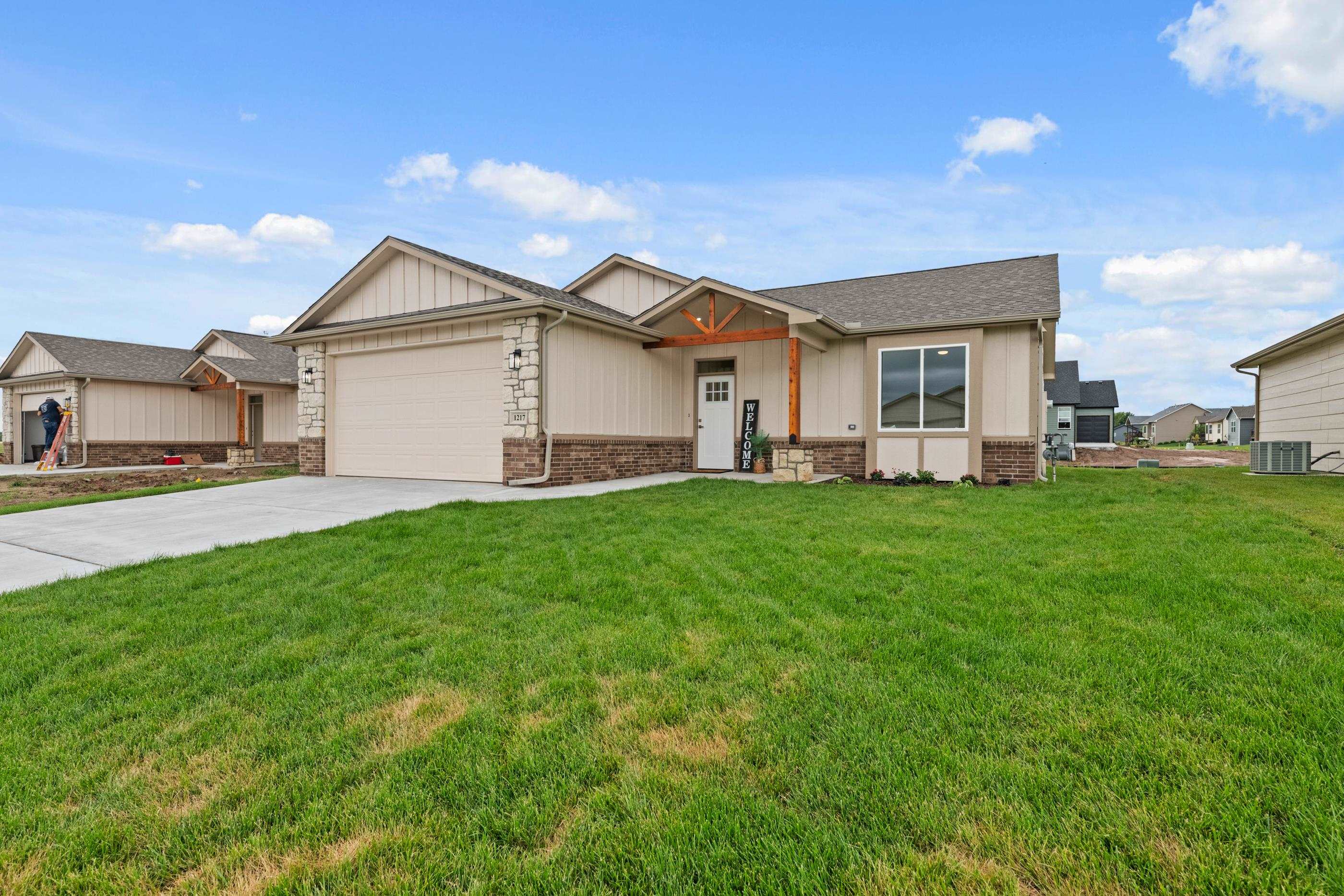 1217 E Park Glen Ct, Clearwater, Kansas image 2