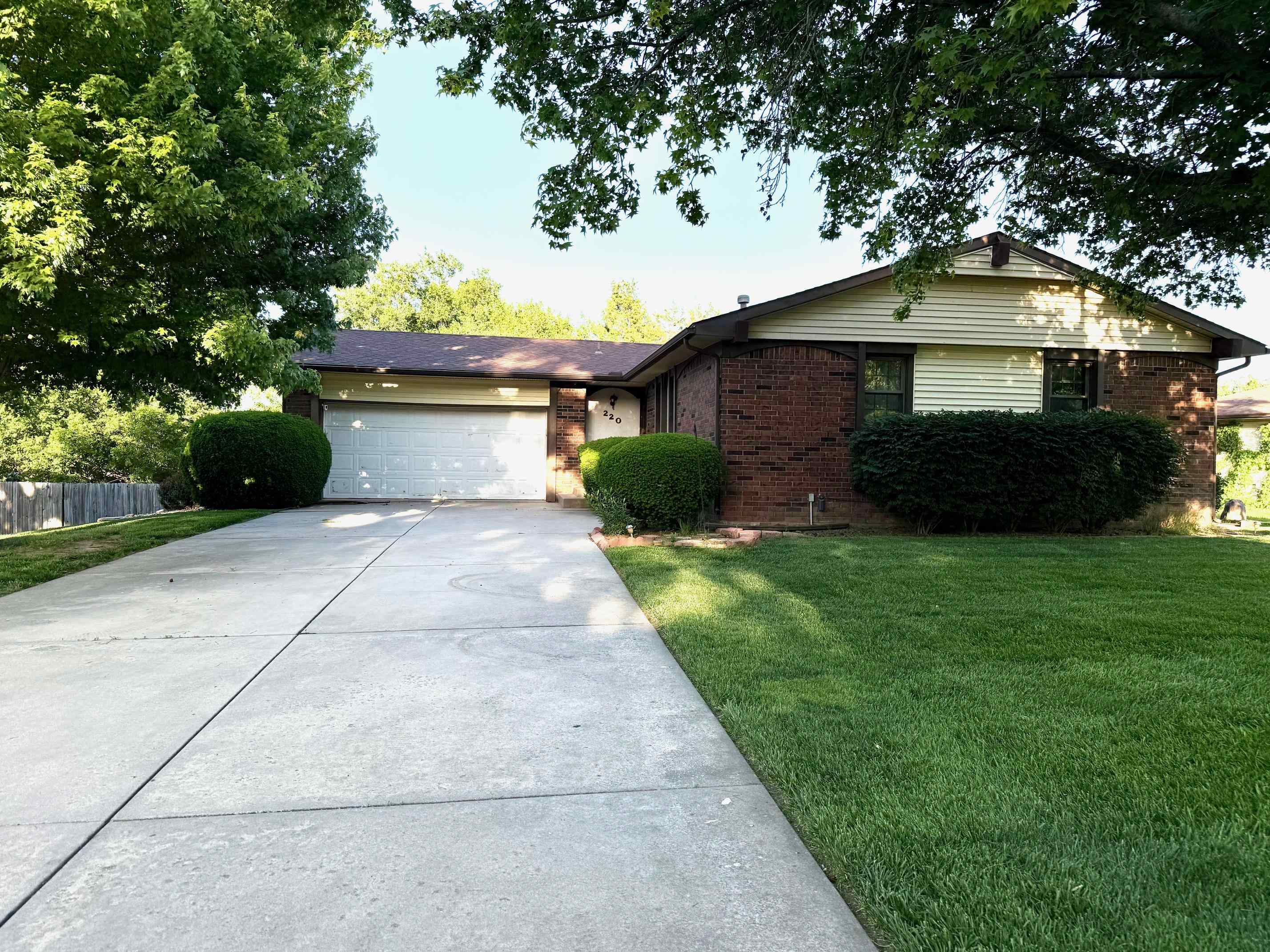 220 Timberlane Dr, Haysville, Kansas image 3