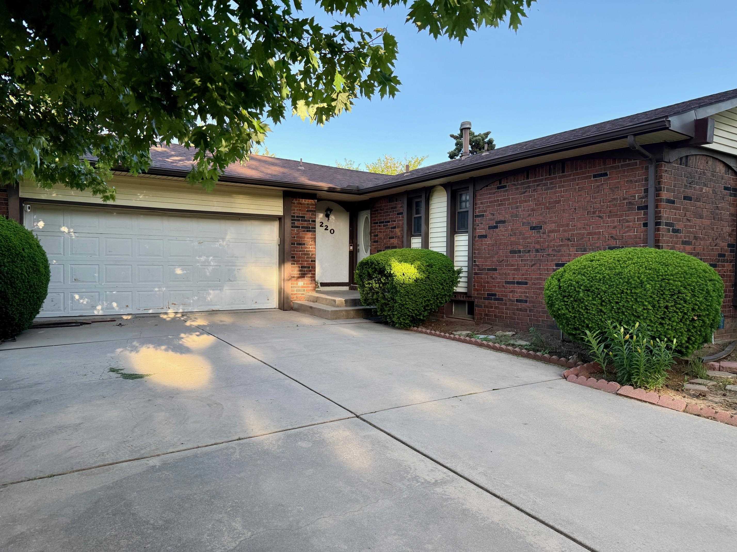 220 Timberlane Dr, Haysville, Kansas image 1