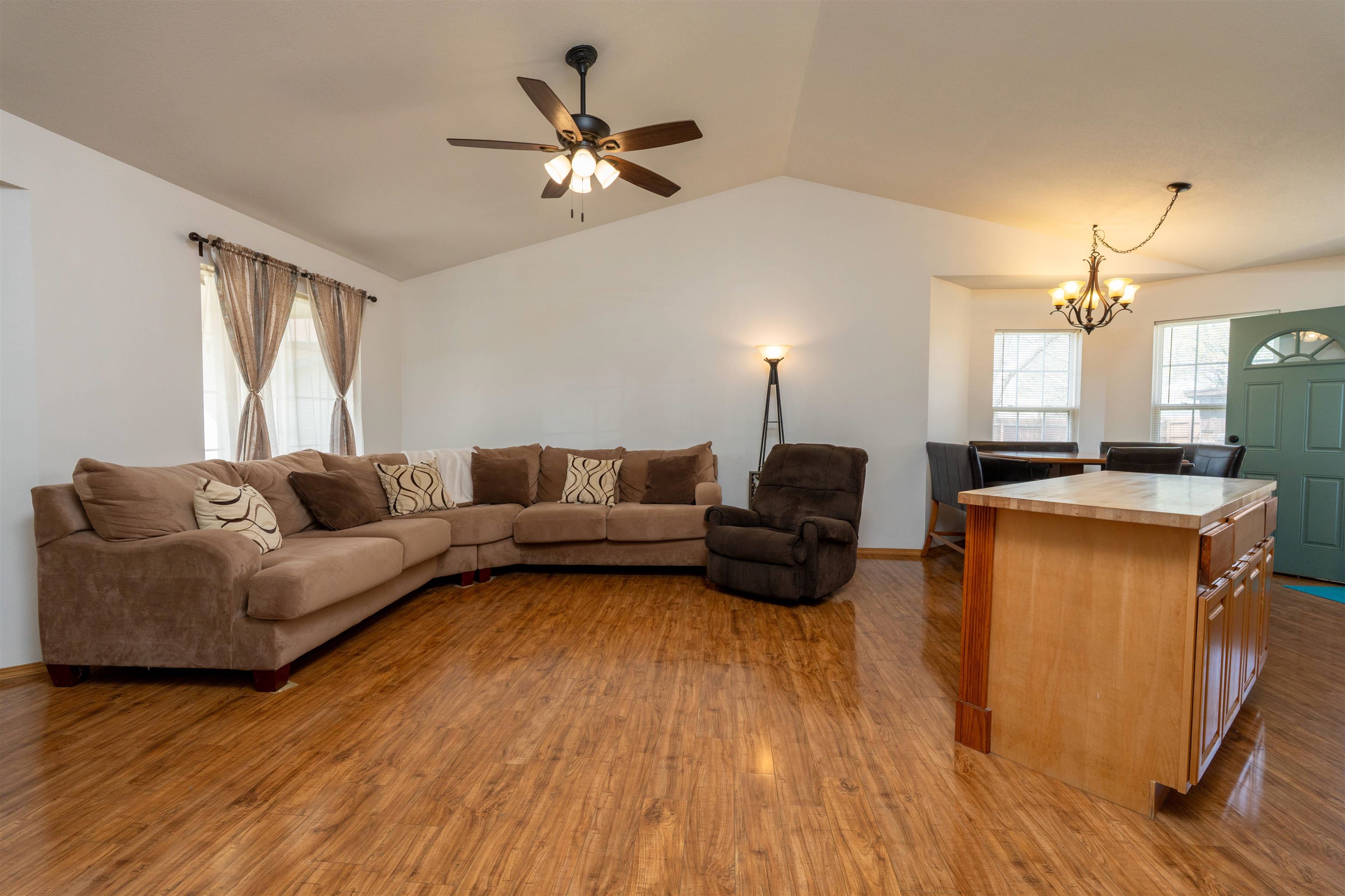 8410 W Aberdeen Cir, Wichita, Kansas image 2