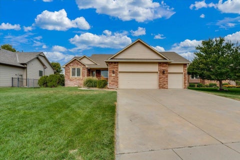Homes For Sale - 9930 W Westlakes Ct<br/> Wichita, KS 67205