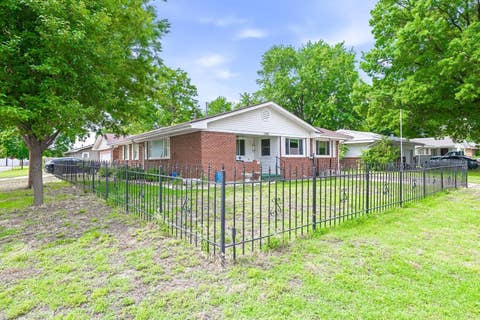 Homes For Sale - 1303 W Marlboro St<br/> Wichita, KS 67217