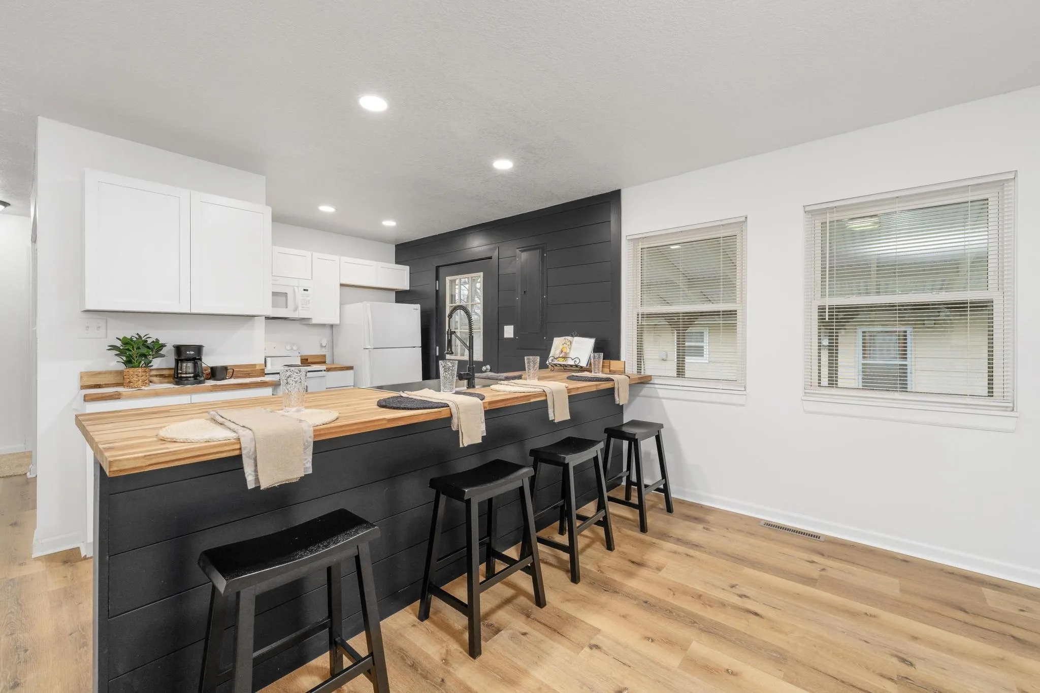 Wellington, Kansas 67152, United States, 3 Bedrooms Bedrooms, ,1 BathroomBathrooms,Residential,Active,139539