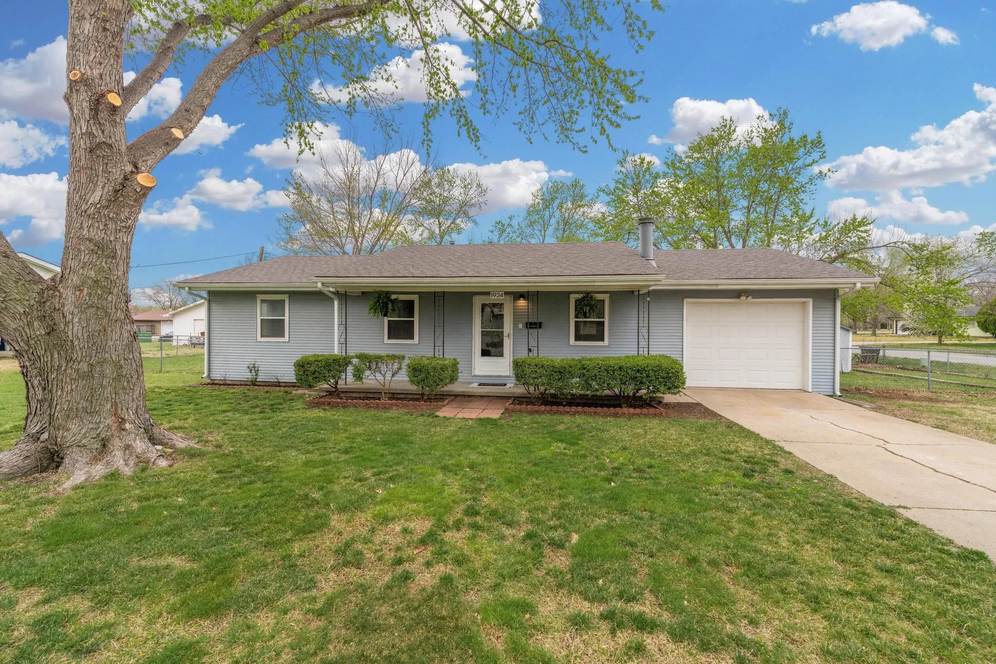 Wellington, Kansas 67152, United States, 3 Bedrooms Bedrooms, ,1 BathroomBathrooms,Residential,Active,139539