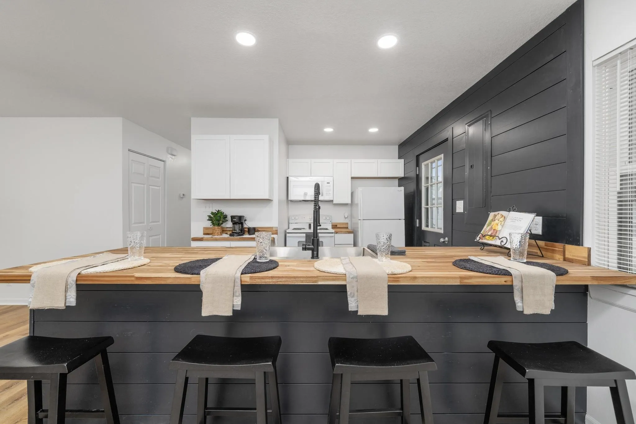 Wellington, Kansas 67152, United States, 3 Bedrooms Bedrooms, ,1 BathroomBathrooms,Residential,Active,139539