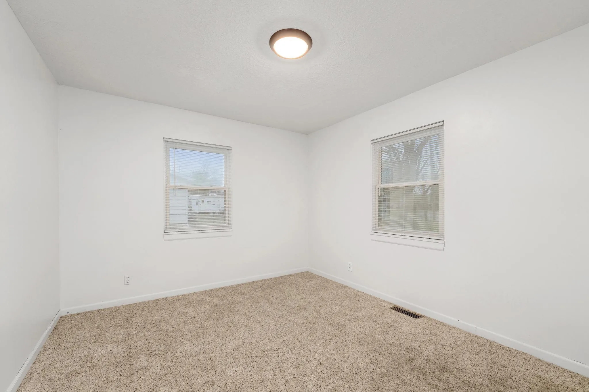 Wellington, Kansas 67152, United States, 3 Bedrooms Bedrooms, ,1 BathroomBathrooms,Residential,Active,139539