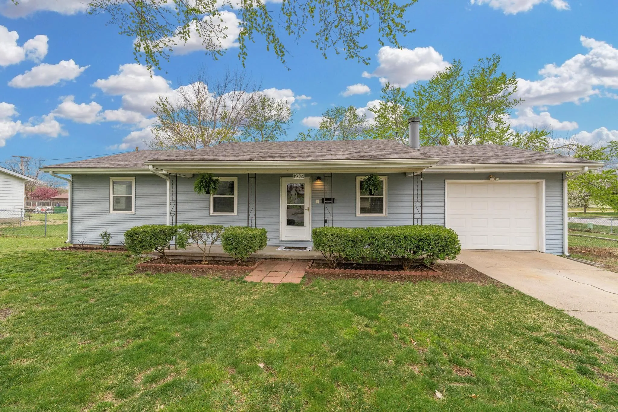 Wellington, Kansas 67152, United States, 3 Bedrooms Bedrooms, ,1 BathroomBathrooms,Residential,Active,139539