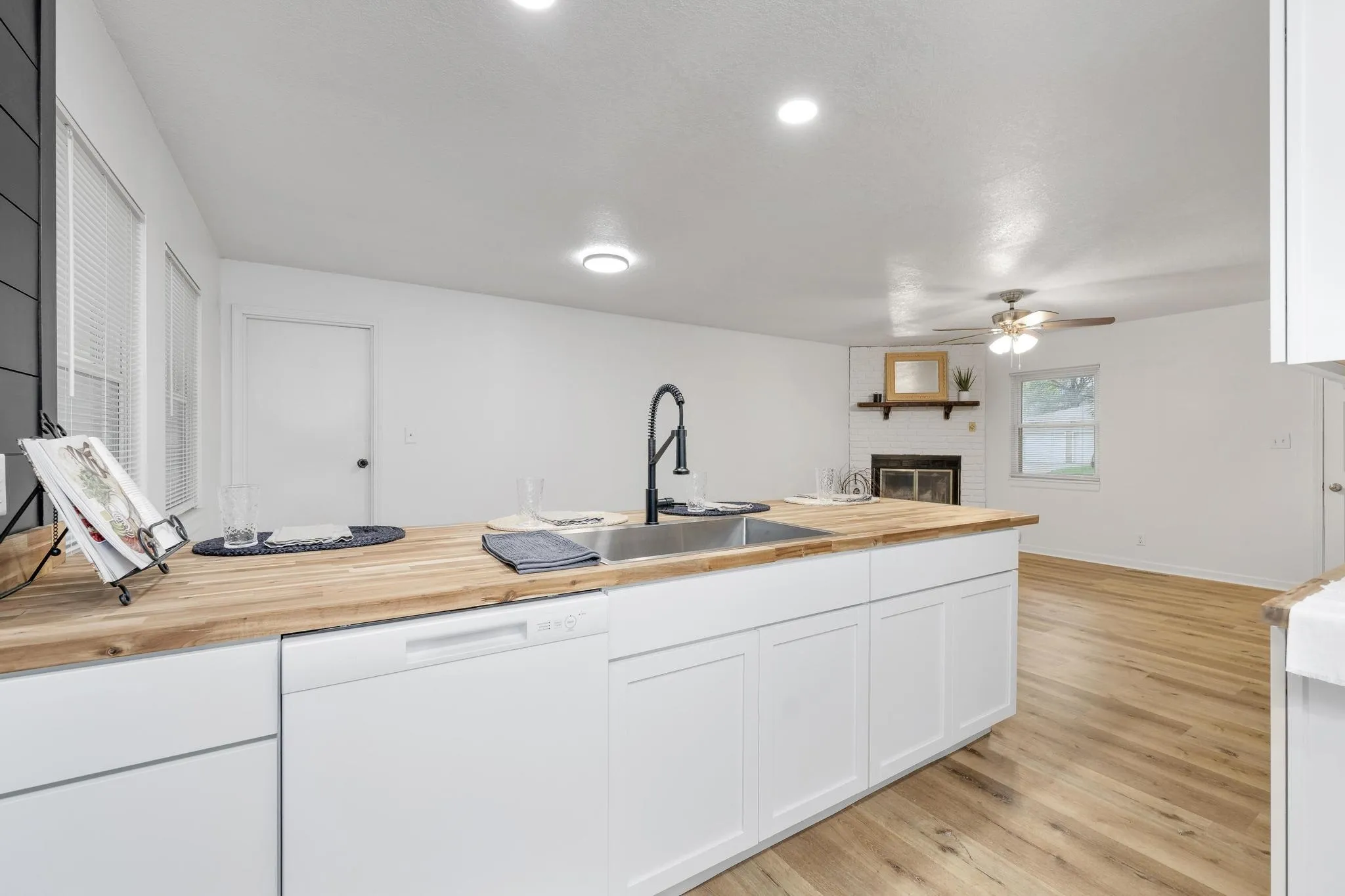 Wellington, Kansas 67152, United States, 3 Bedrooms Bedrooms, ,1 BathroomBathrooms,Residential,Active,139539