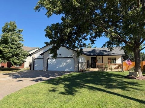 Homes For Sale - 126 E Creekstone St<br/> Mulvane, KS 67110