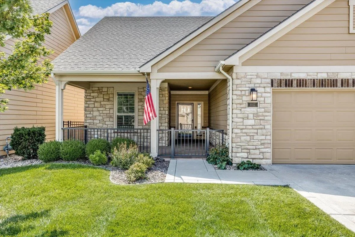 Derby, Kansas 67037, United States, 2 Bedrooms Bedrooms, ,2 BathroomsBathrooms,Residential,Pending,44491