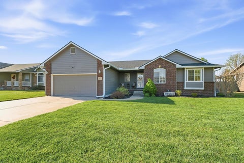 Homes For Sale - 2637 E Keys Ct<br/> Derby, KS 67037