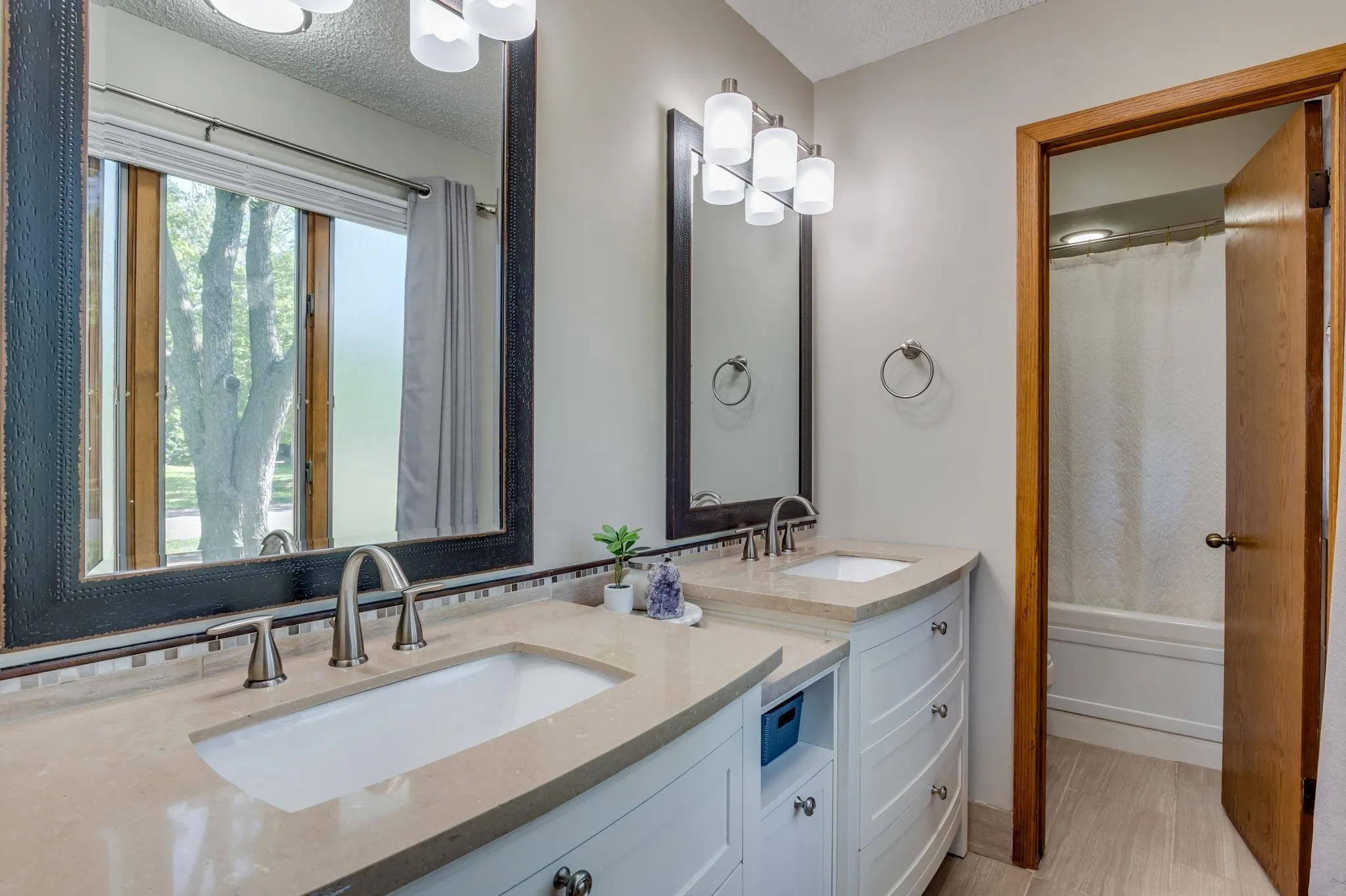 Derby, Kansas 67037, United States, 4 Bedrooms Bedrooms, ,4 BathroomsBathrooms,Residential,Pending,135083