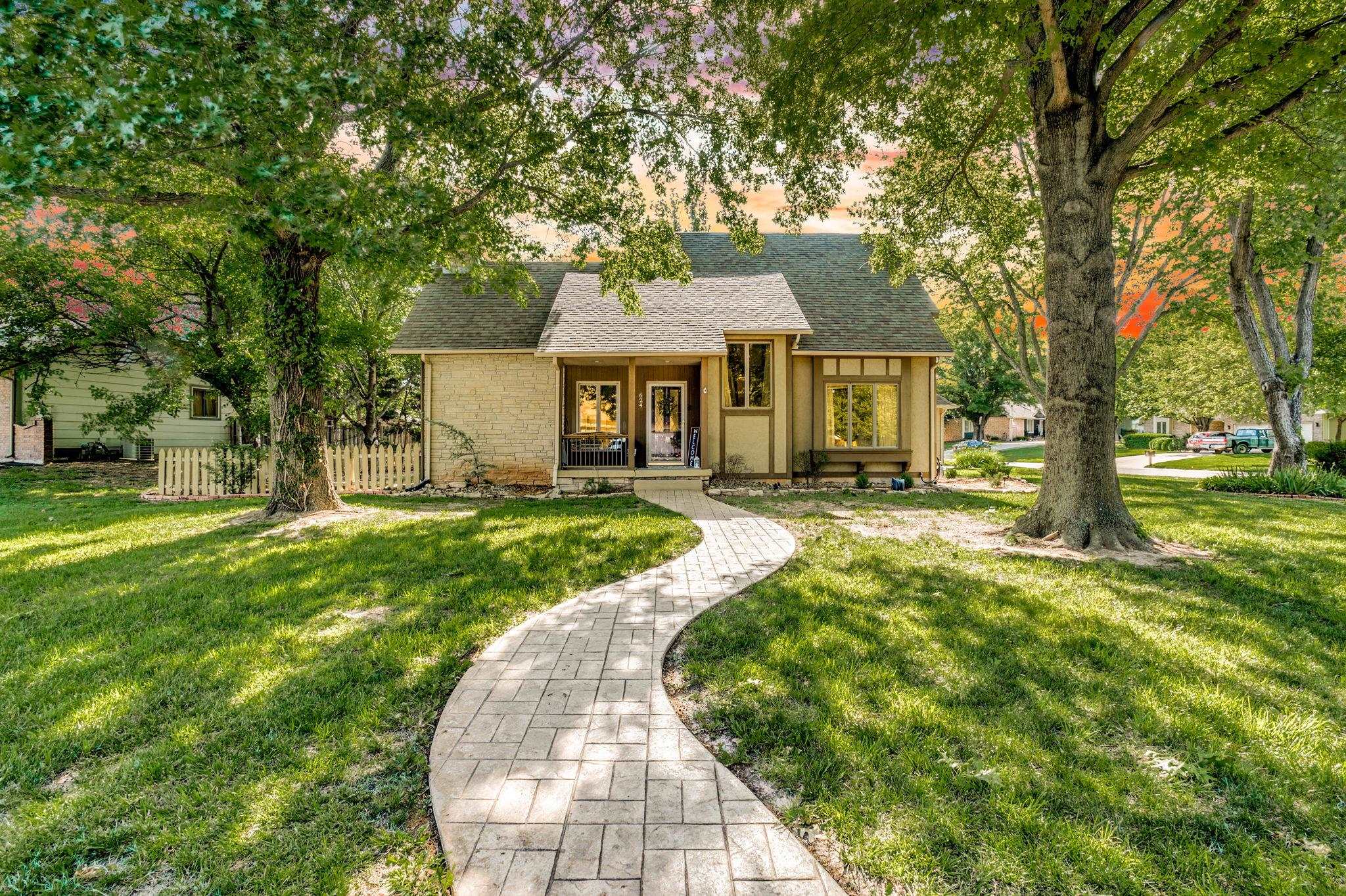 624 S Sharon Ct, Derby, Kansas image 1