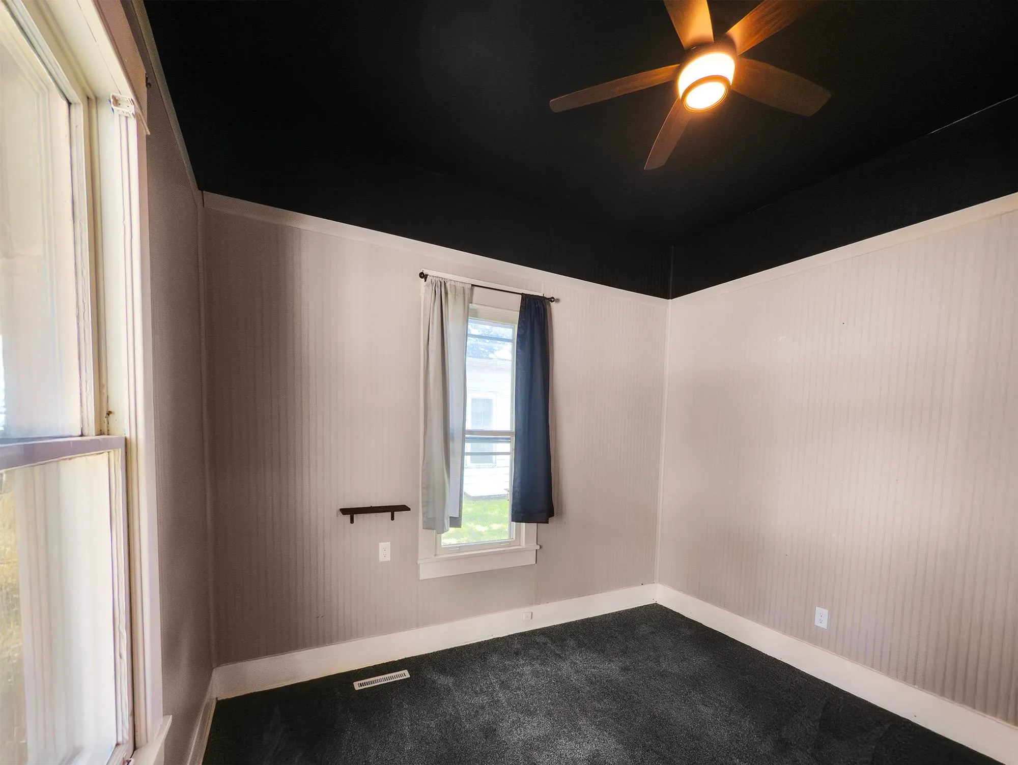 Wellington, Kansas 67152, United States, 2 Bedrooms Bedrooms, ,1 BathroomBathrooms,Residential,Active,139538