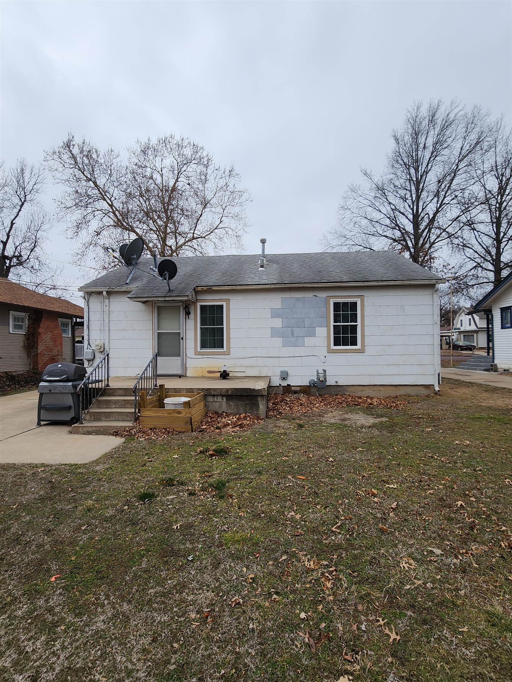 1106 N A St, Arkansas City, Kansas image 2