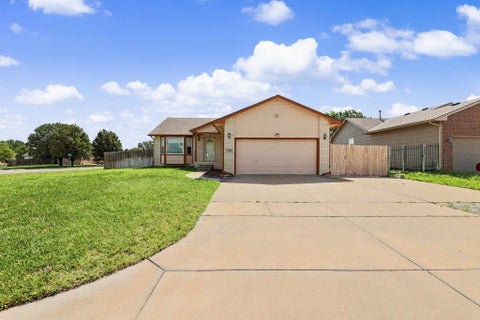 Homes For Sale - 1920 S Leeanne Ln<br/> Wichita, KS 67207