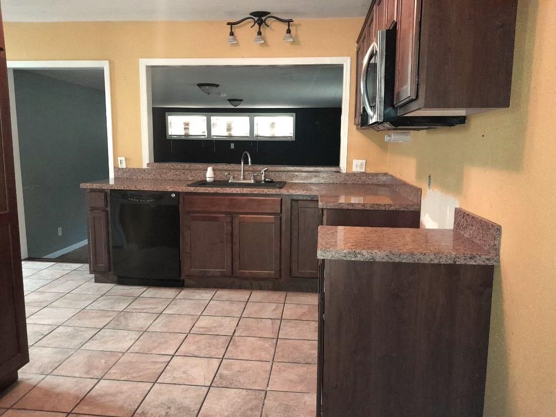 3332 S Downtain Dr, Wichita, Kansas image 3