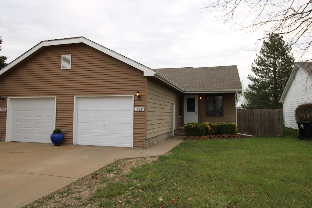 739 Meadowbrook Rd, Salina, Kansas image 1