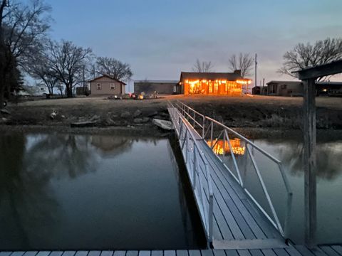 Homes For Sale - 104 Eureka Lake Rd<br/> Greenwood County, Eureka, KS 67045
