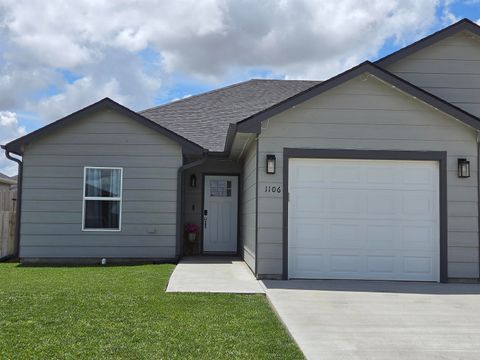 Multifamily For Sale - 1106 Harbor Dr<br/> Salina, KS 67401