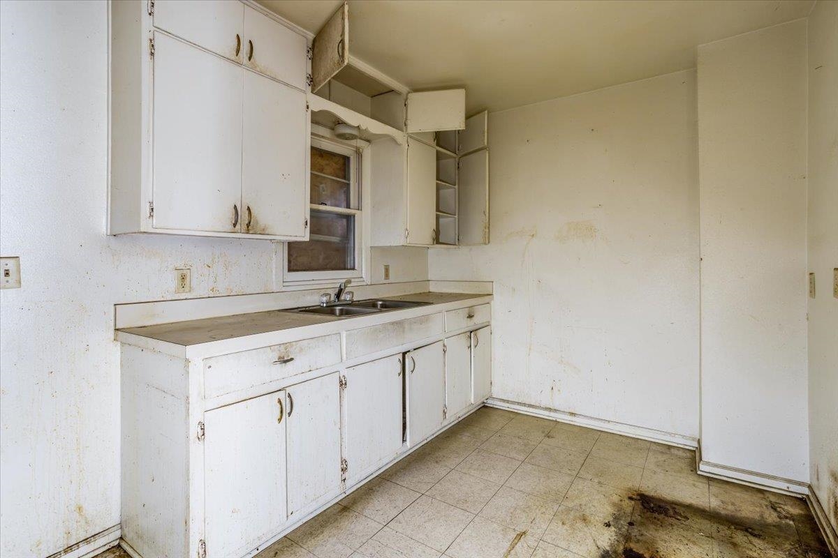 2344 N Poplar Ave, Wichita, Kansas image 4