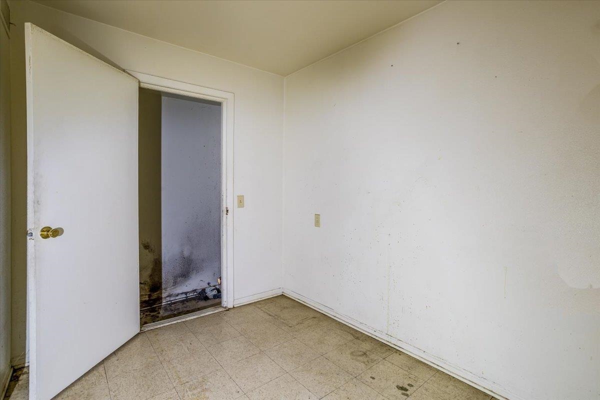 2344 N Poplar Ave, Wichita, Kansas image 8