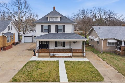 Photo of 212 S Glenn St, Wichita, KS 67213 (MLS # 669259)