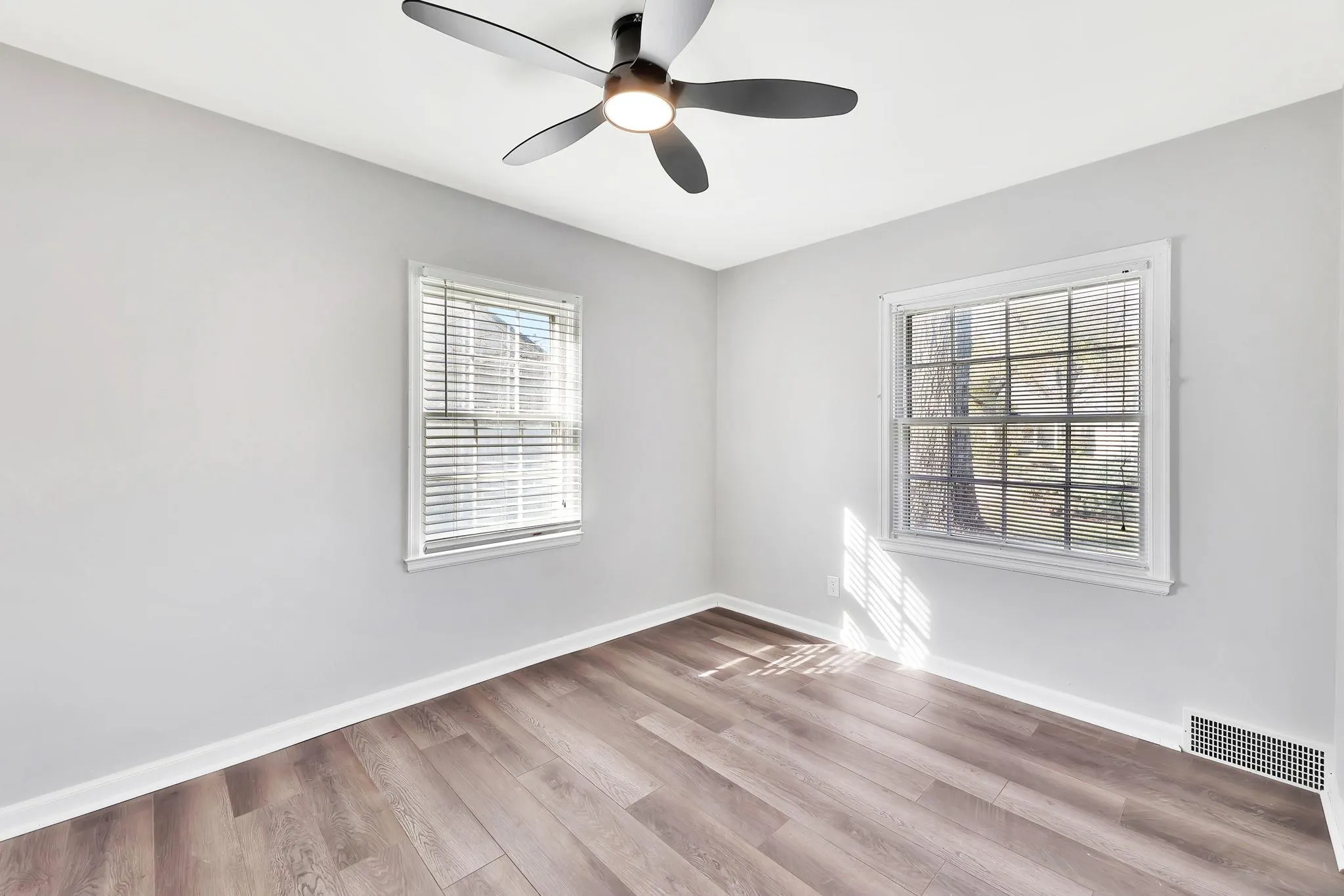 Wichita, Kansas 67211, United States, 3 Bedrooms Bedrooms, ,1 BathroomBathrooms,Residential,Pending,30020