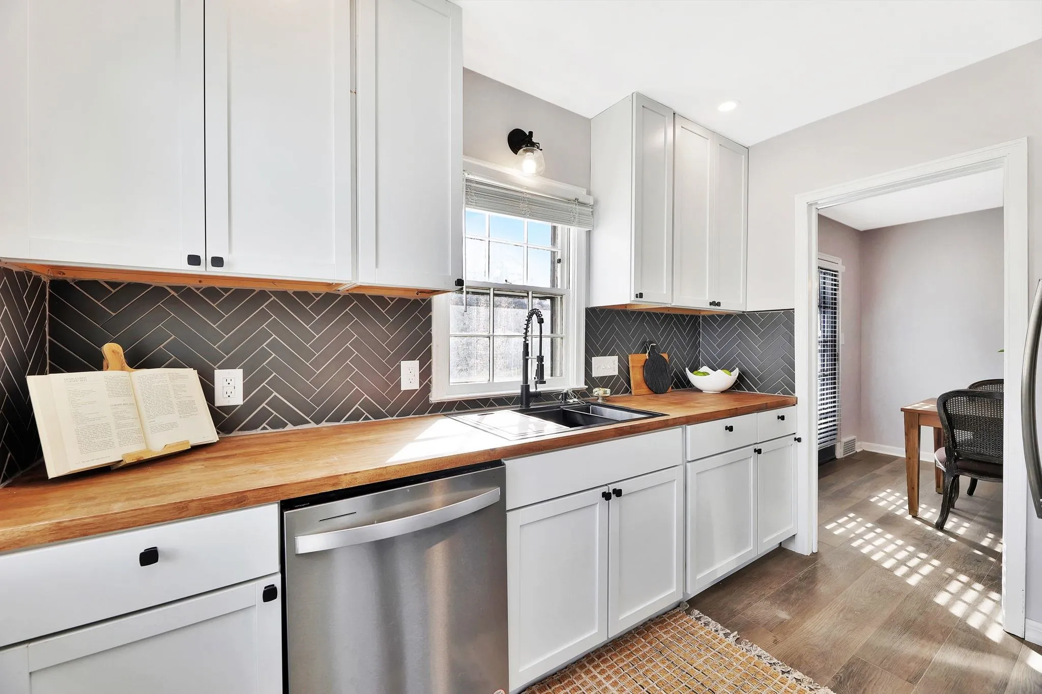 Wichita, Kansas 67211, United States, 3 Bedrooms Bedrooms, ,1 BathroomBathrooms,Residential,Pending,30020