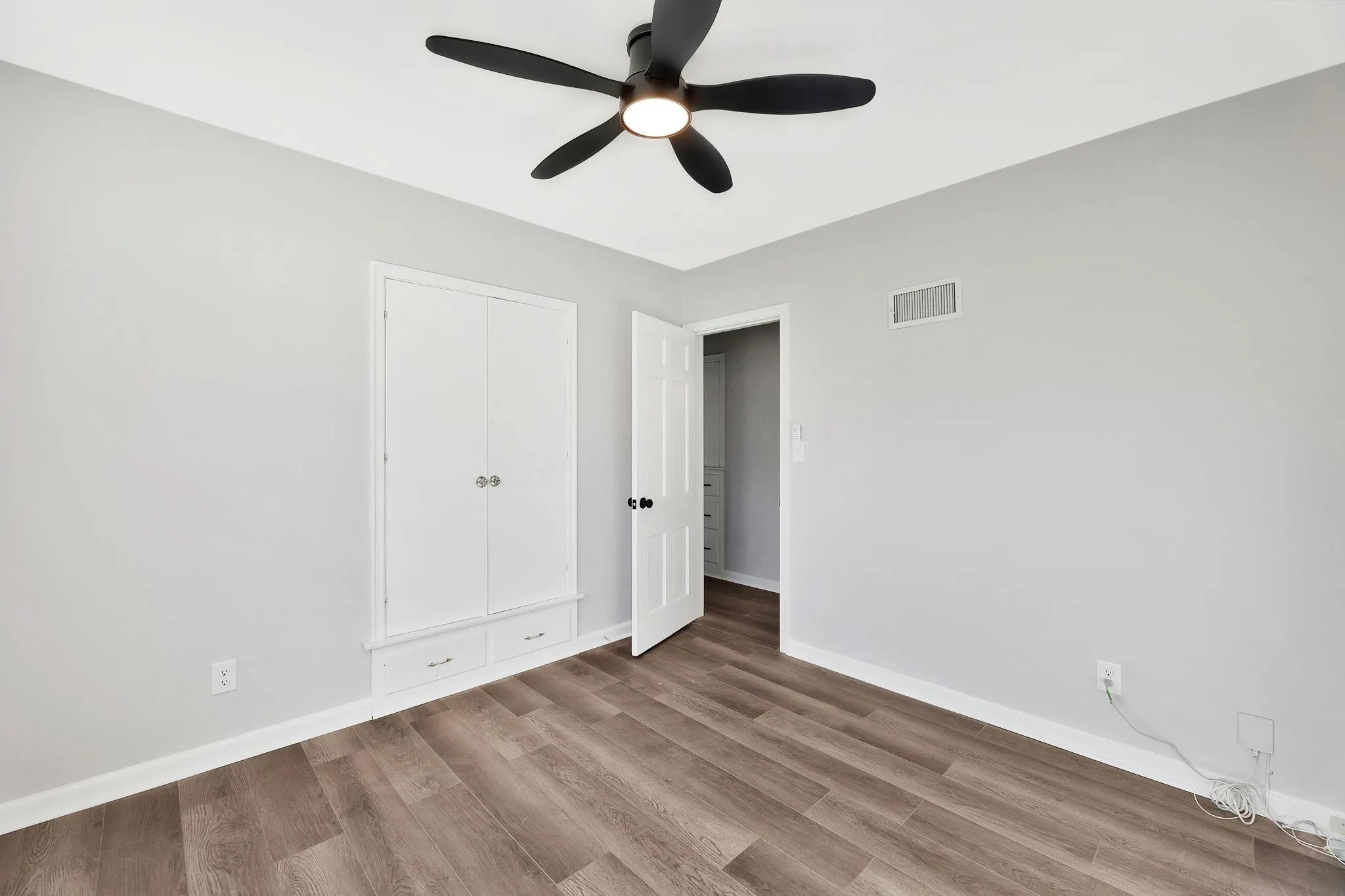 Wichita, Kansas 67211, United States, 3 Bedrooms Bedrooms, ,1 BathroomBathrooms,Residential,Pending,30020