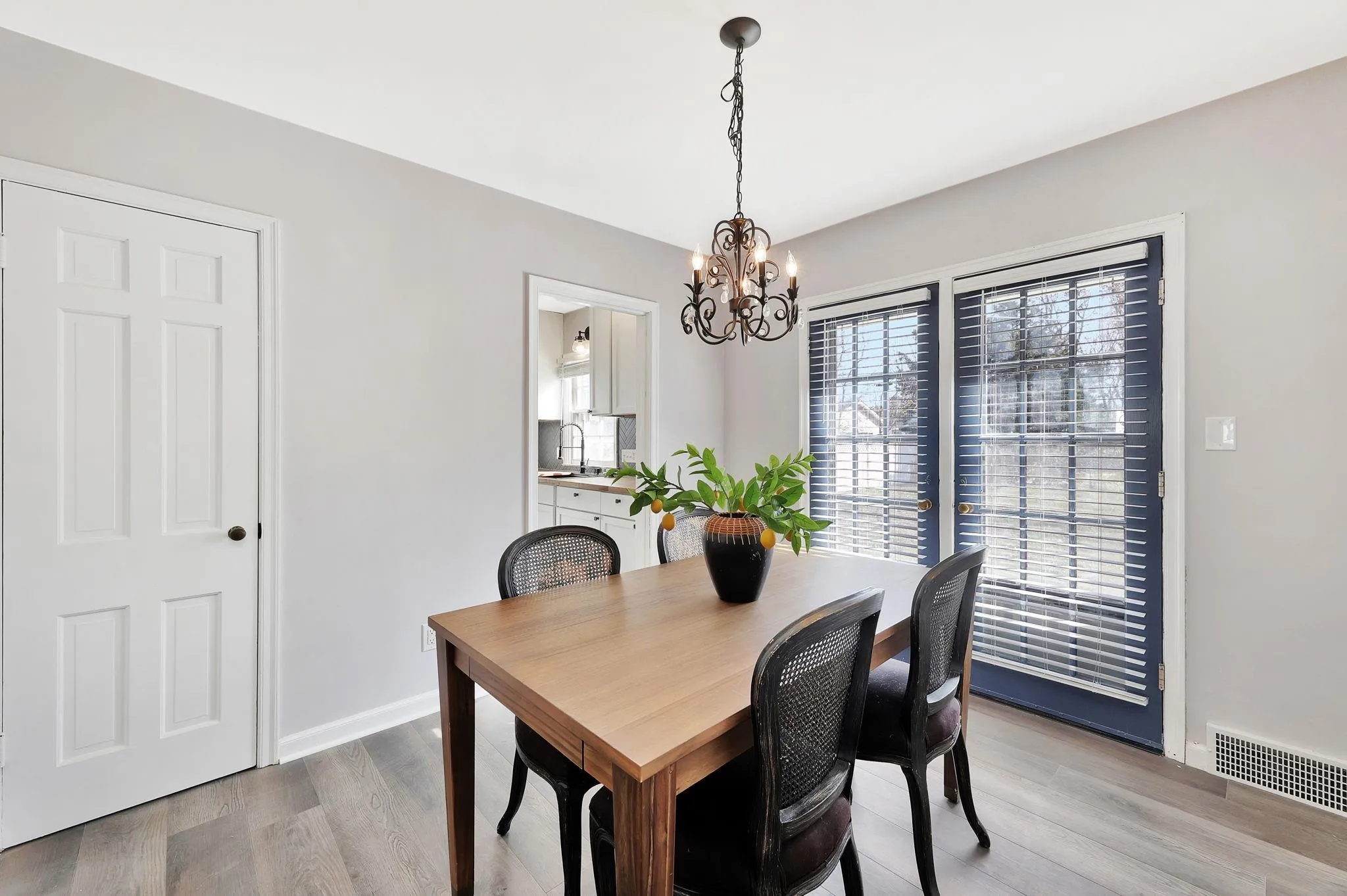 Wichita, Kansas 67211, United States, 3 Bedrooms Bedrooms, ,1 BathroomBathrooms,Residential,Pending,30020