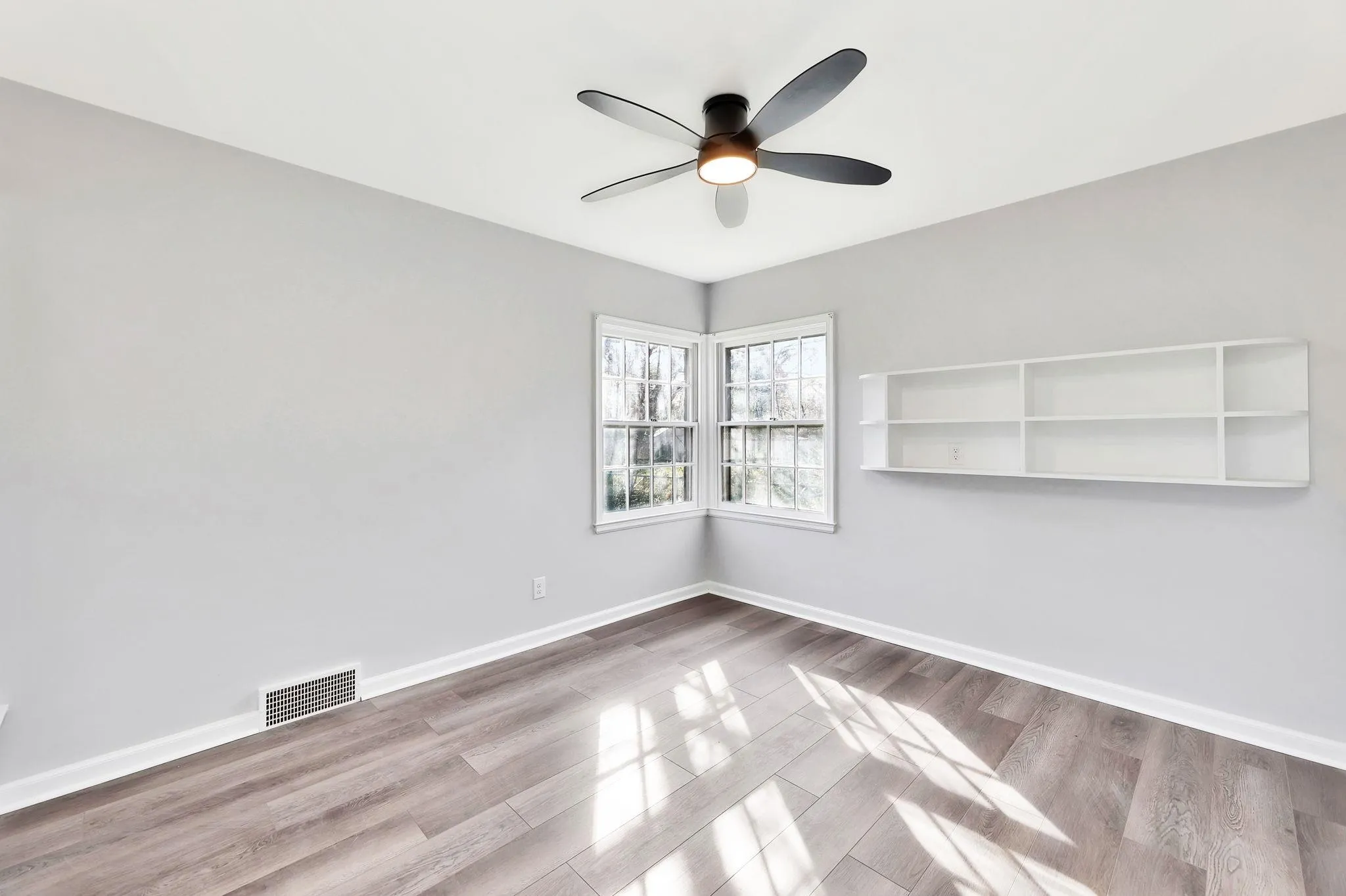 Wichita, Kansas 67211, United States, 3 Bedrooms Bedrooms, ,1 BathroomBathrooms,Residential,Pending,30020