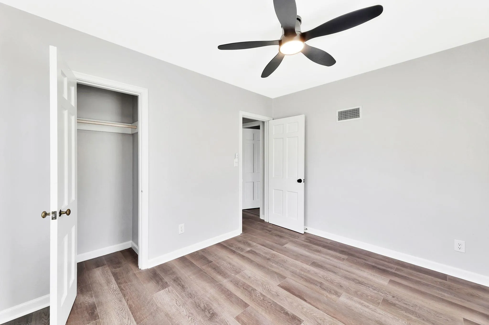 Wichita, Kansas 67211, United States, 3 Bedrooms Bedrooms, ,1 BathroomBathrooms,Residential,Pending,30020