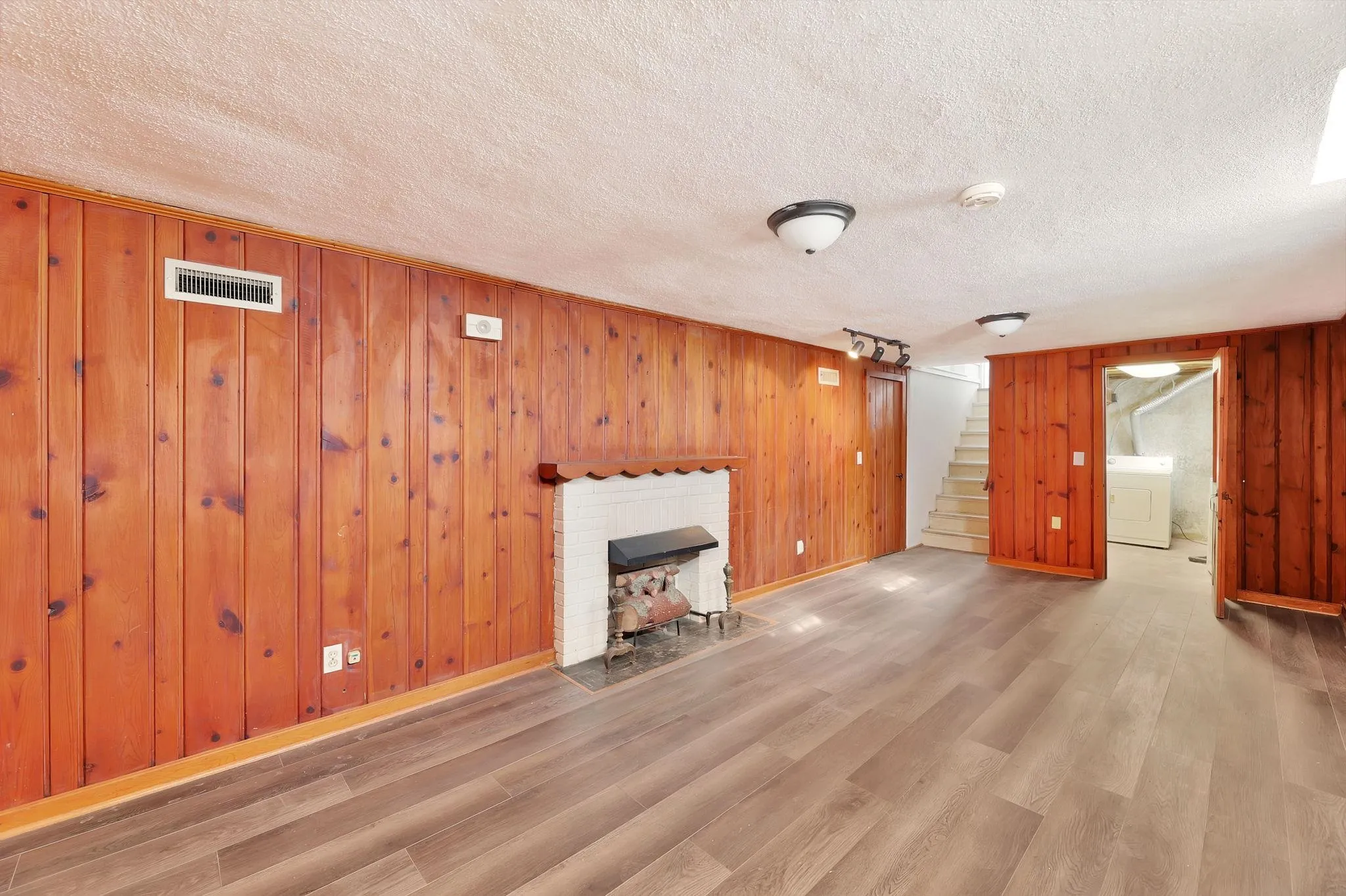 Wichita, Kansas 67211, United States, 3 Bedrooms Bedrooms, ,1 BathroomBathrooms,Residential,Pending,30020