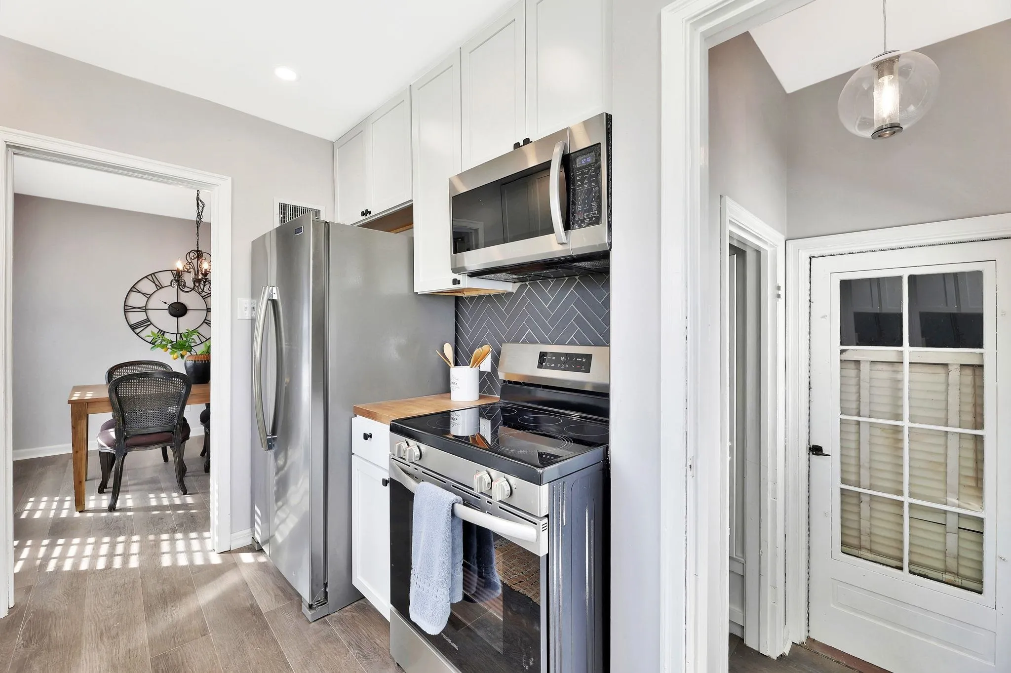 Wichita, Kansas 67211, United States, 3 Bedrooms Bedrooms, ,1 BathroomBathrooms,Residential,Pending,30020