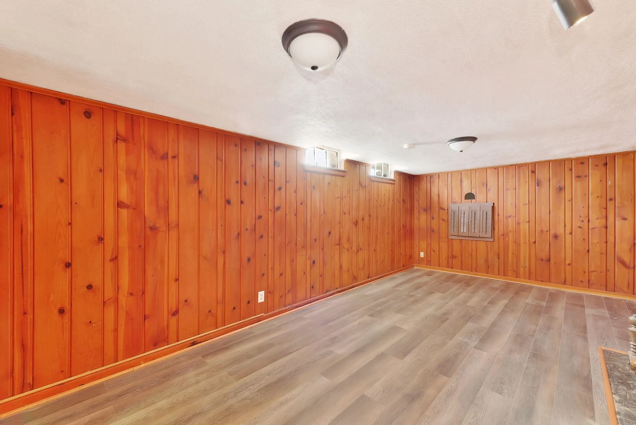 Wichita, Kansas 67211, United States, 3 Bedrooms Bedrooms, ,1 BathroomBathrooms,Residential,Pending,30020