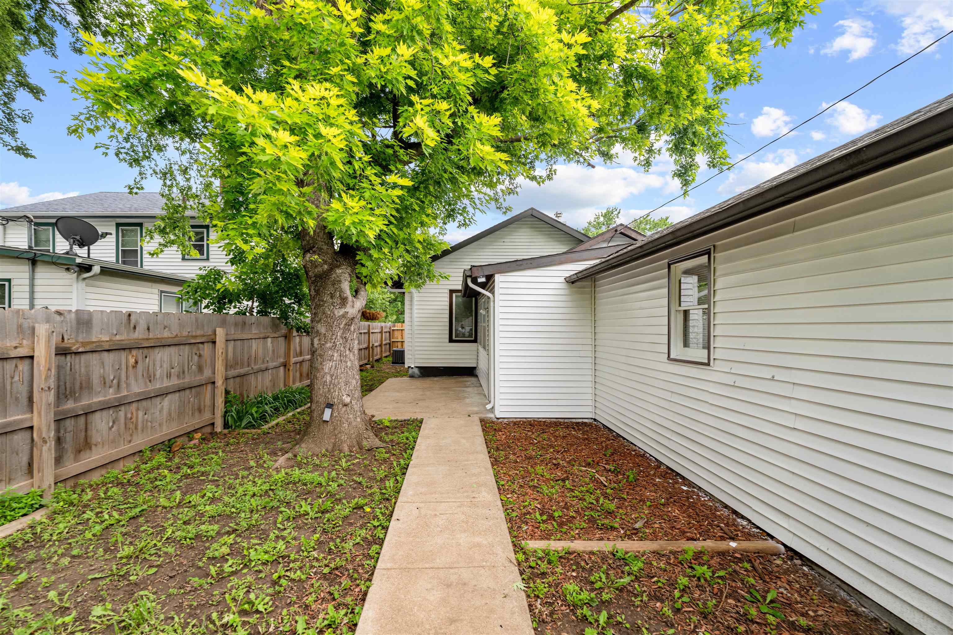 708 W Prescott Ave, Salina, Kansas image 2
