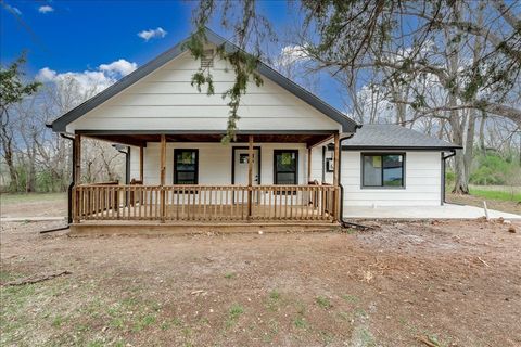 Homes For Sale - 102 E Oak St<br/> Butler County, Douglass, KS 67039