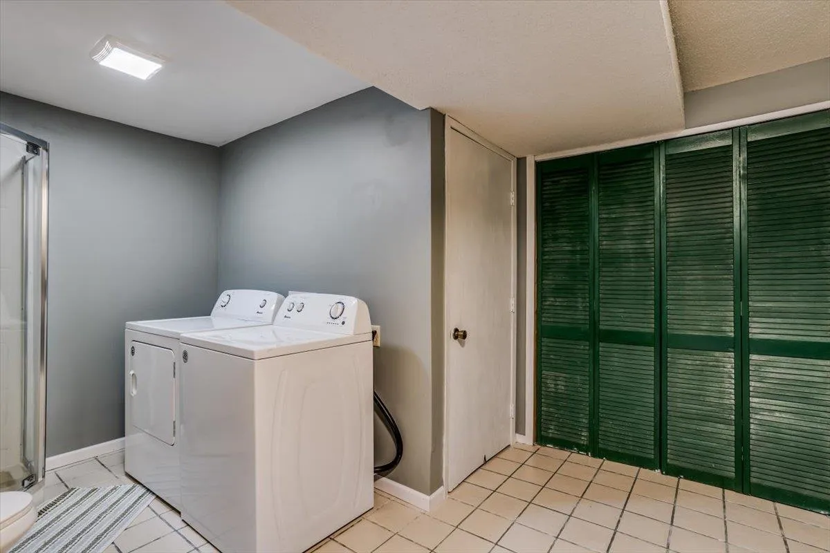 Wichita, Kansas 67209, United States, 2 Bedrooms Bedrooms, ,2 BathroomsBathrooms,Residential,Pending,82638