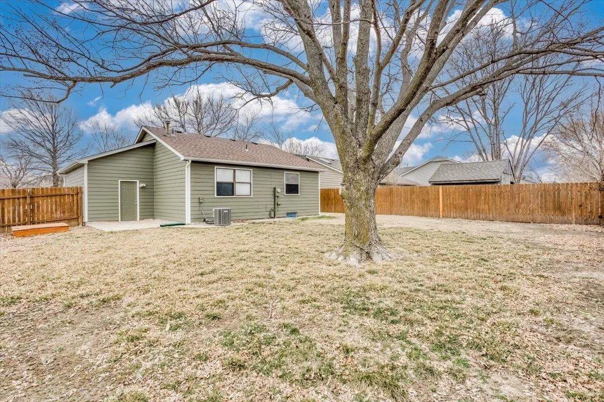 Wichita, Kansas 67209, United States, 2 Bedrooms Bedrooms, ,2 BathroomsBathrooms,Residential,Pending,82638