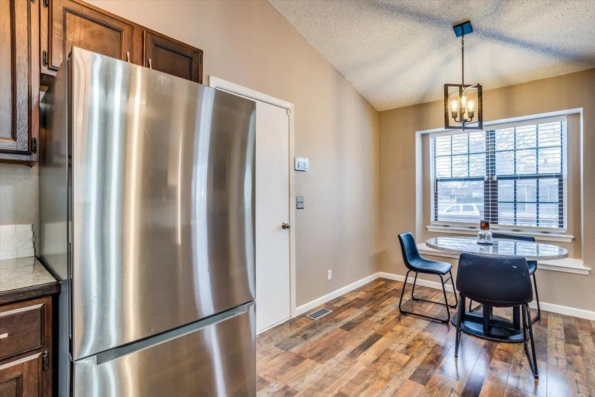 Wichita, Kansas 67209, United States, 2 Bedrooms Bedrooms, ,2 BathroomsBathrooms,Residential,Pending,82638