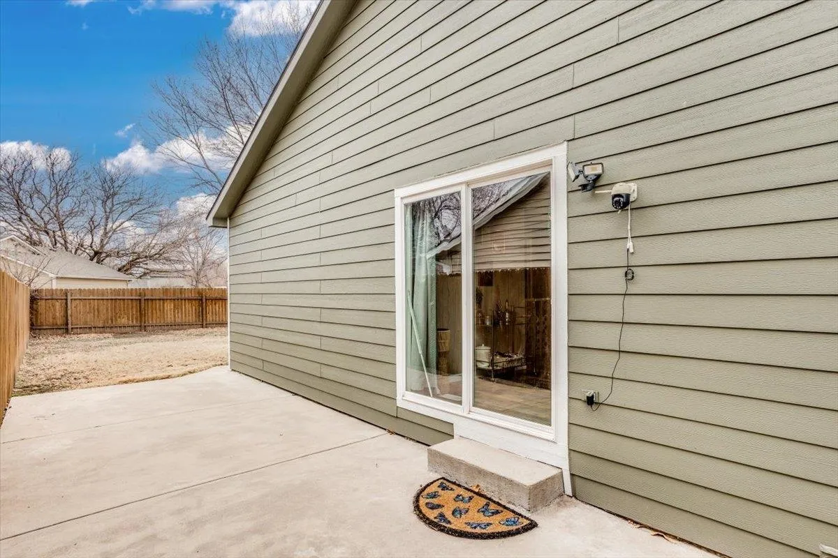 Wichita, Kansas 67209, United States, 2 Bedrooms Bedrooms, ,2 BathroomsBathrooms,Residential,Pending,82638