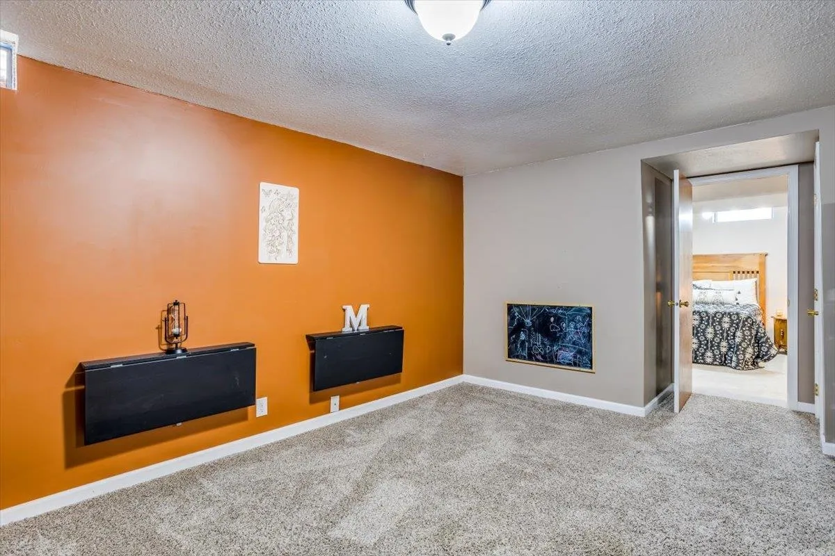 Wichita, Kansas 67209, United States, 2 Bedrooms Bedrooms, ,2 BathroomsBathrooms,Residential,Pending,82638